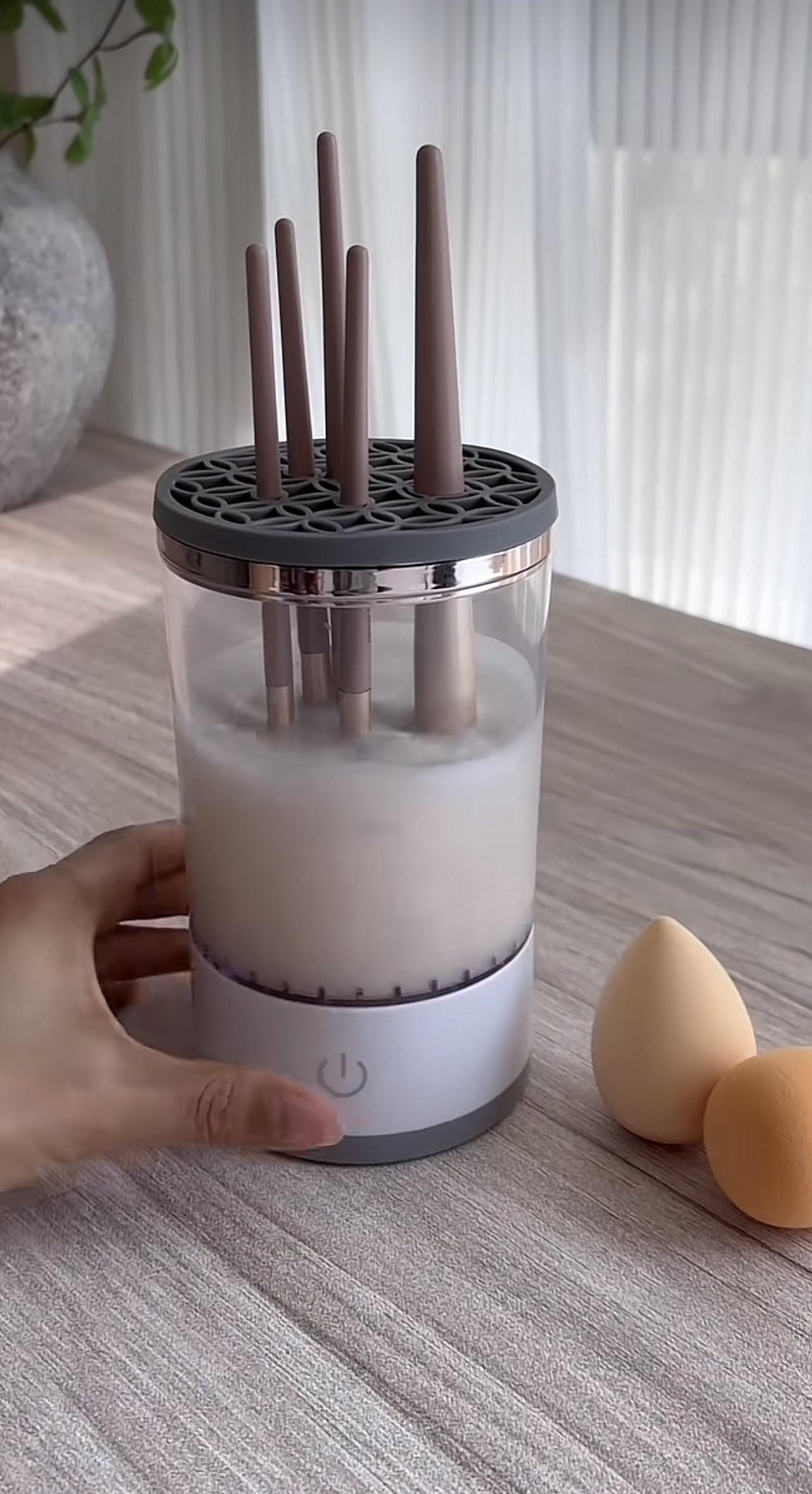 Maven Electric Makeup Brush Cleaner